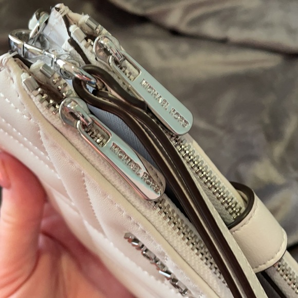 Michael Kors wristlet/wallet - Picture 6 of 7